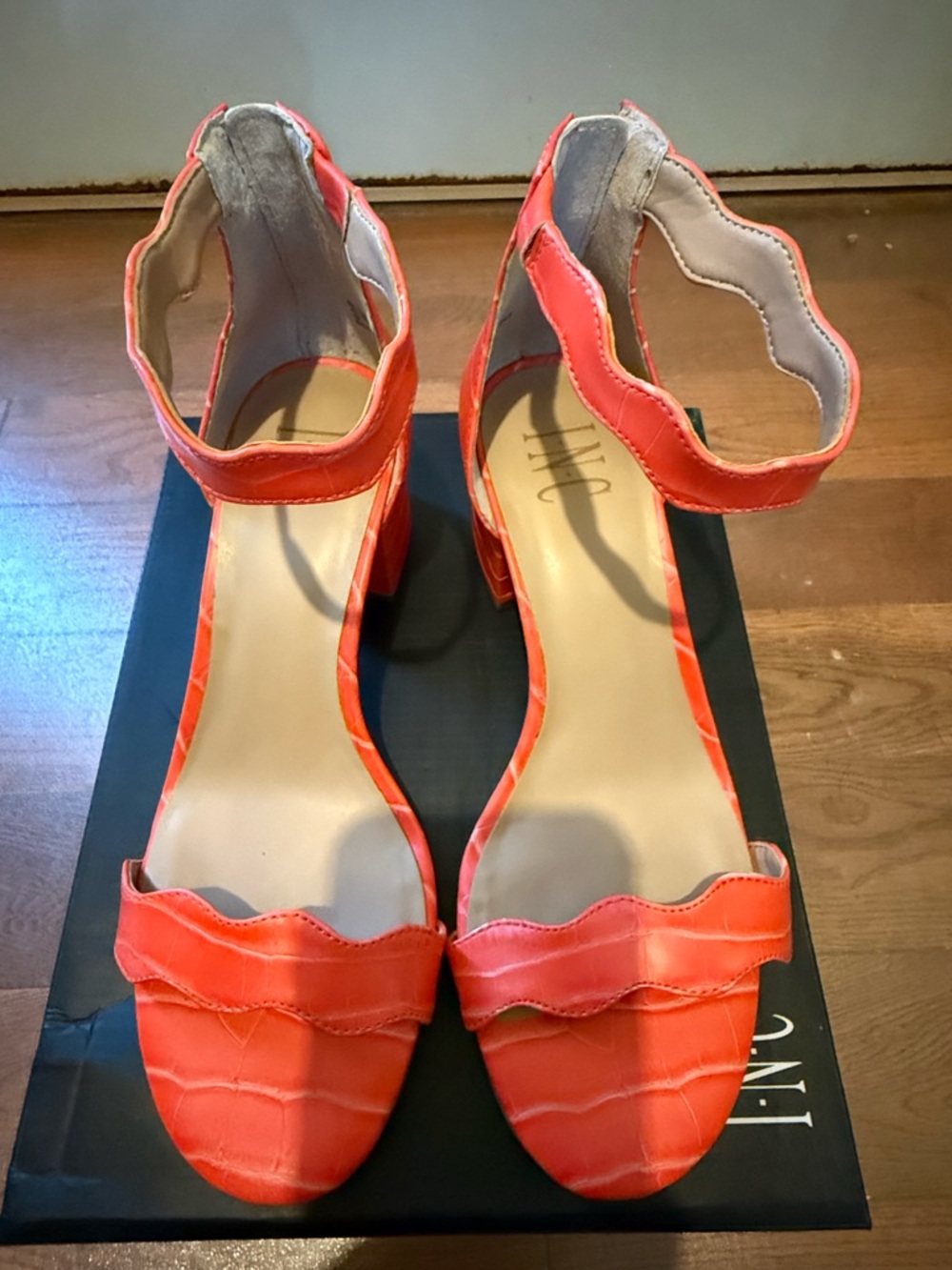 Scalloped Slingback Sandals in Coral